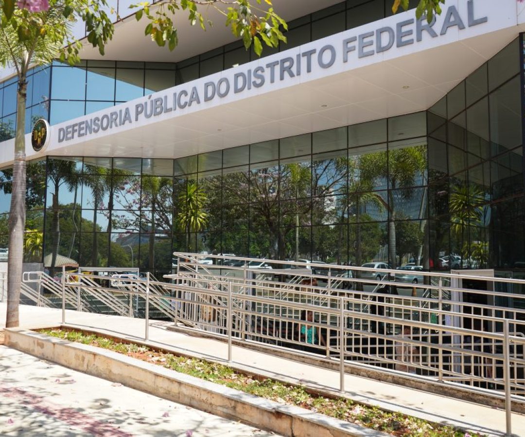 DPDF aciona Justiça por direitos de mulher que perdeu os movimentos das pernas após imperícia médica
