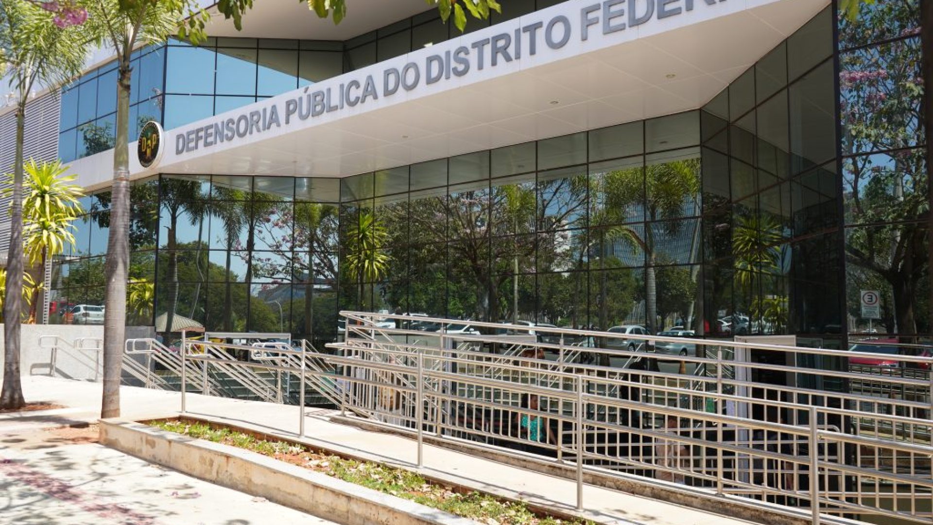 DPDF aciona Justiça por direitos de mulher que perdeu os movimentos das pernas após imperícia médica