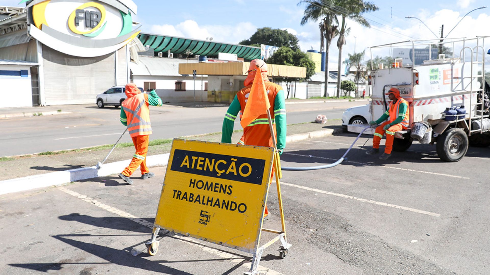 Feira dos Importados adota limpeza semanal pelo GDF