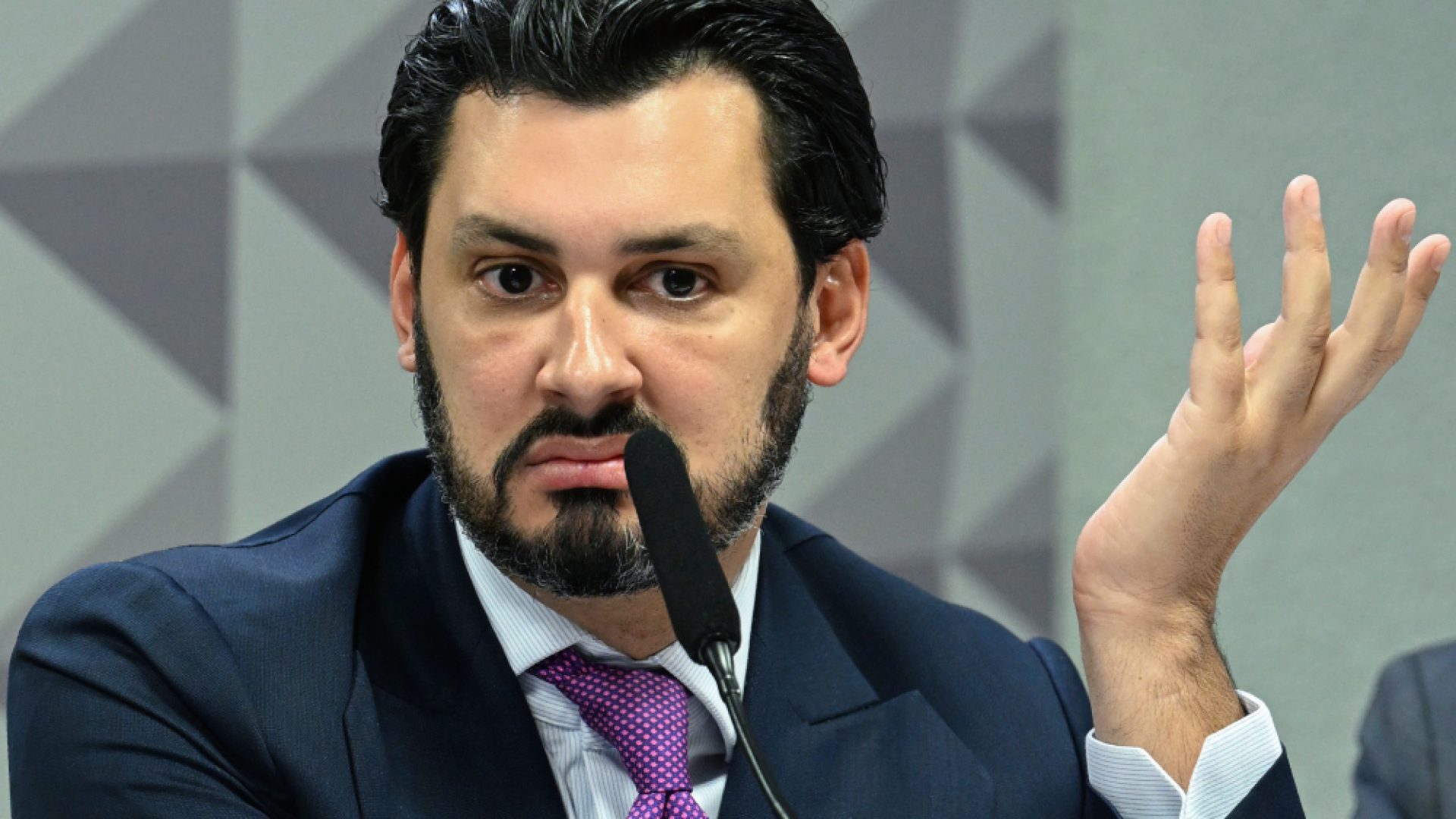 Fintech de ‘prateleira’ da CPI da Covid liga caso INSS a bet suspeita de lavar dinheiro