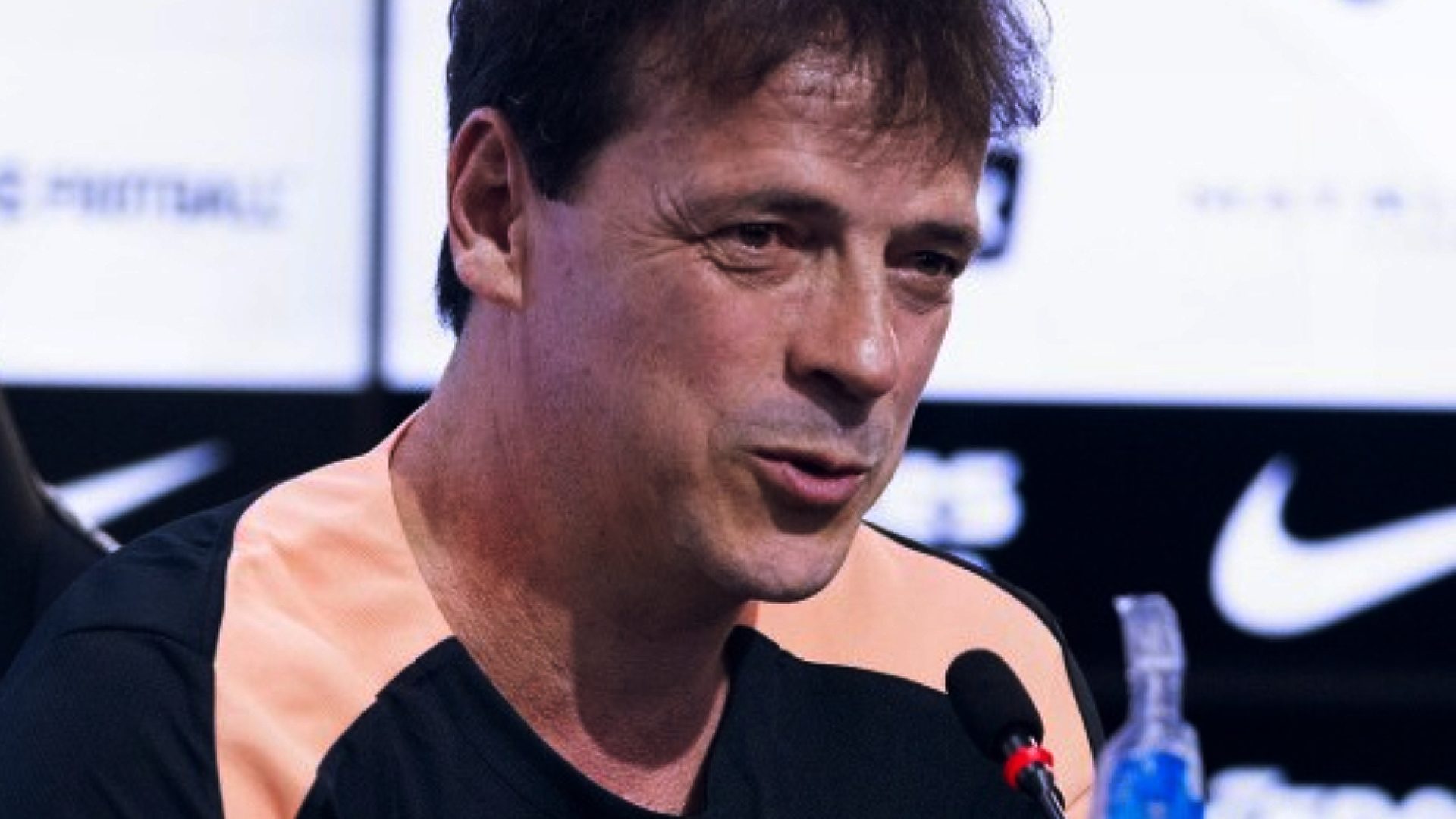 Fernando Diniz chega ao Corinthians e a gente levanta toda a capivara