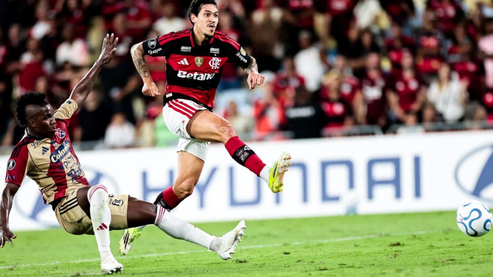 Flamengo passa fácil pelo Independiente Medellín e segue 100% na Libertadores