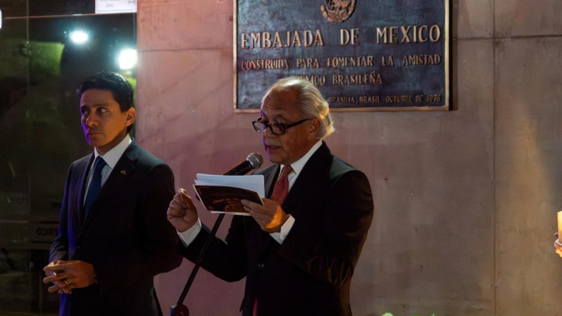 Estudantes do CIL 02 participam de celebração do Dia dos Mortos na Embaixada do México