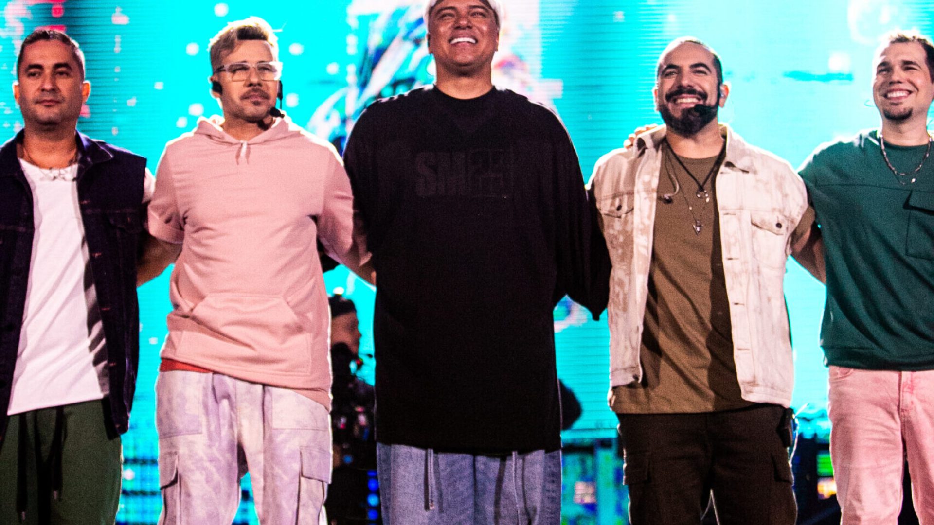 Sorriso Maroto celebra trajetória e gerações de fãs em turnê “As Antigas”