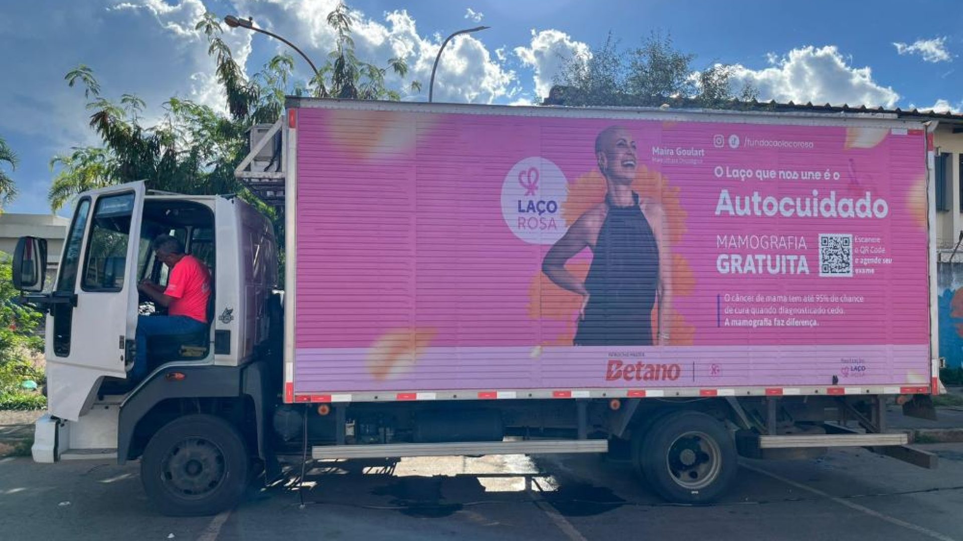Carreta de mamografia oferece exames gratuitos em Brasília