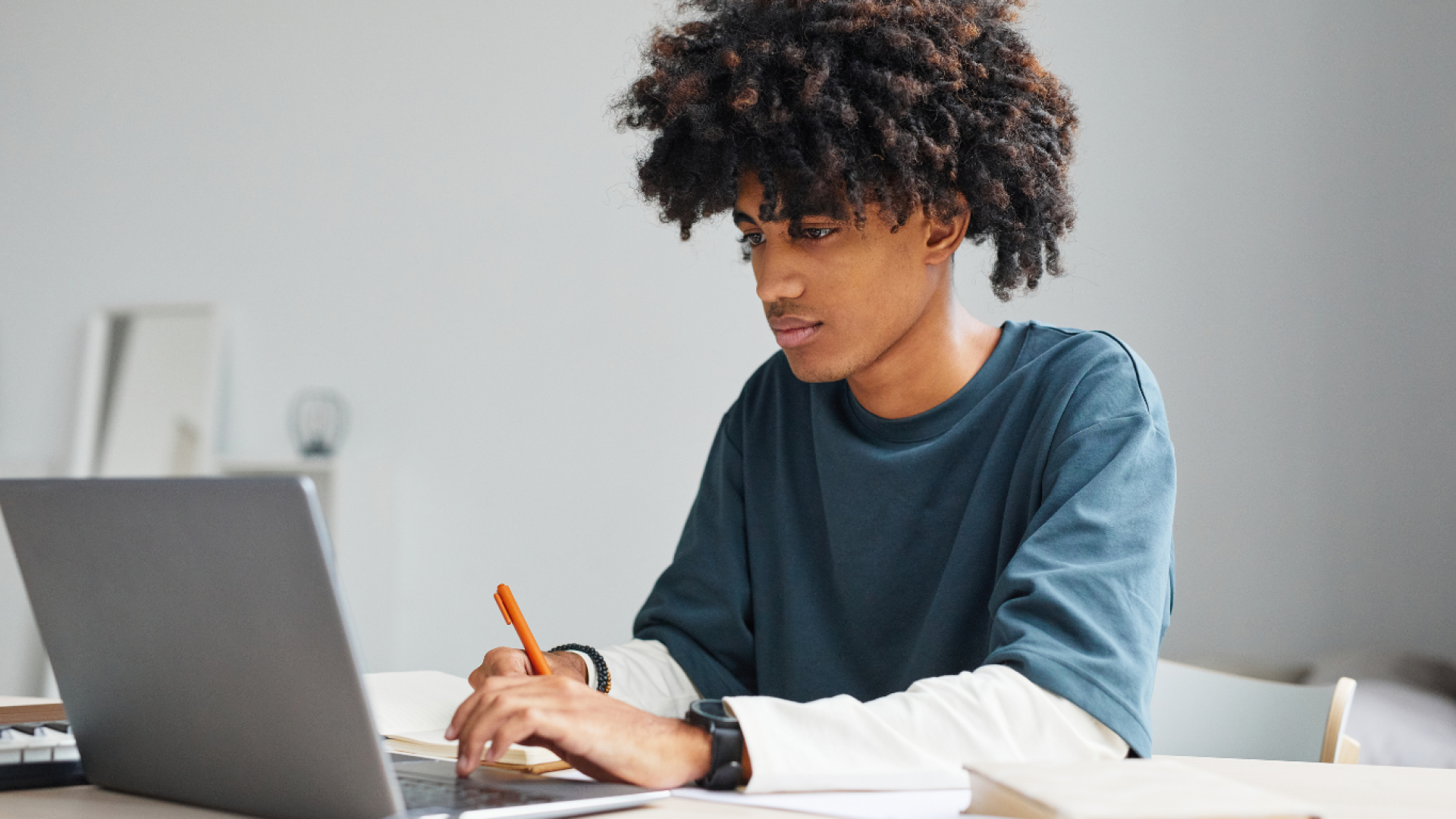 GDF lança curso gratuito online de programação e IA para maiores de 16 anos