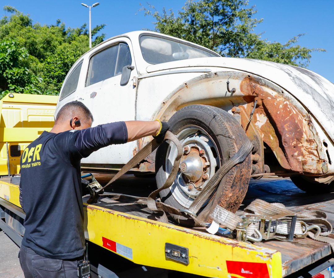 Operação DF Livre de Carcaças retirou 1.259 veículos abandonados das ruas do DF em 2025