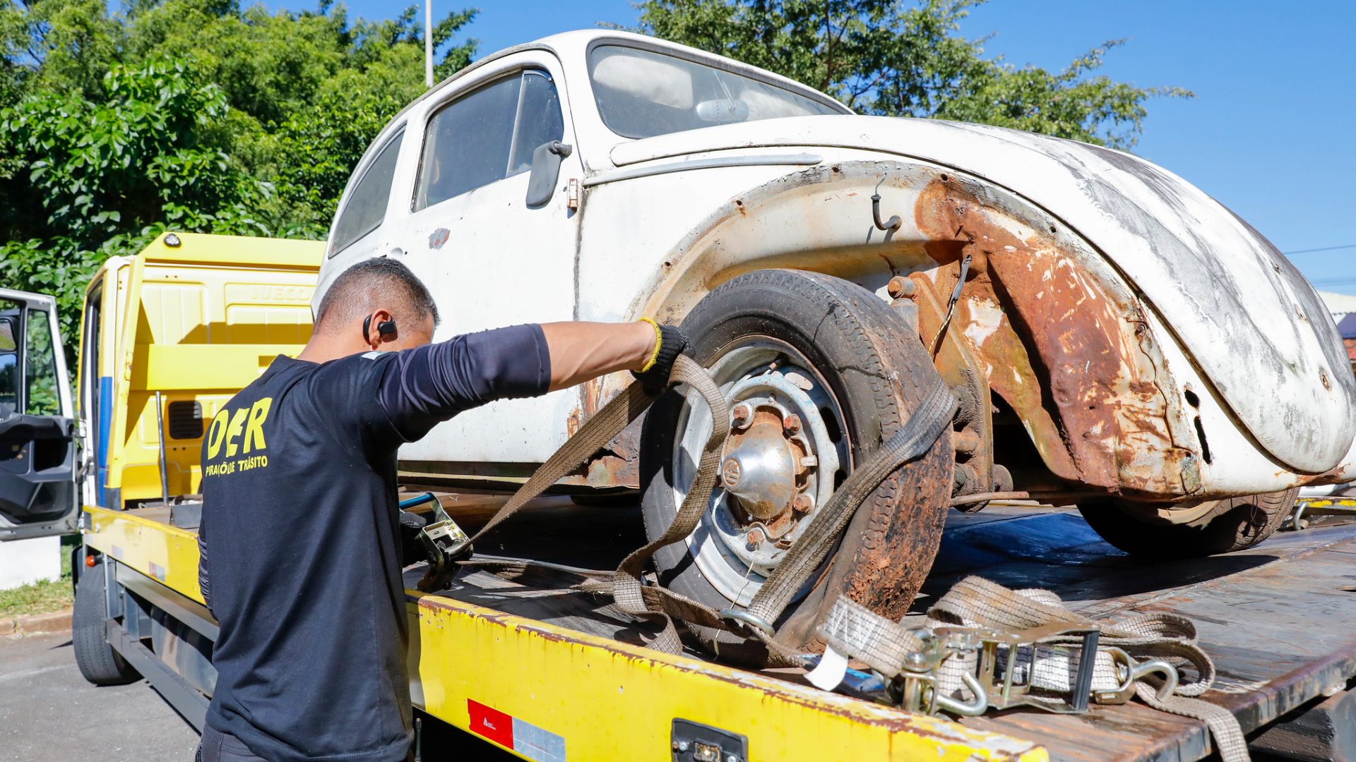 Operação DF Livre de Carcaças retirou 1.259 veículos abandonados das ruas do DF em 2025