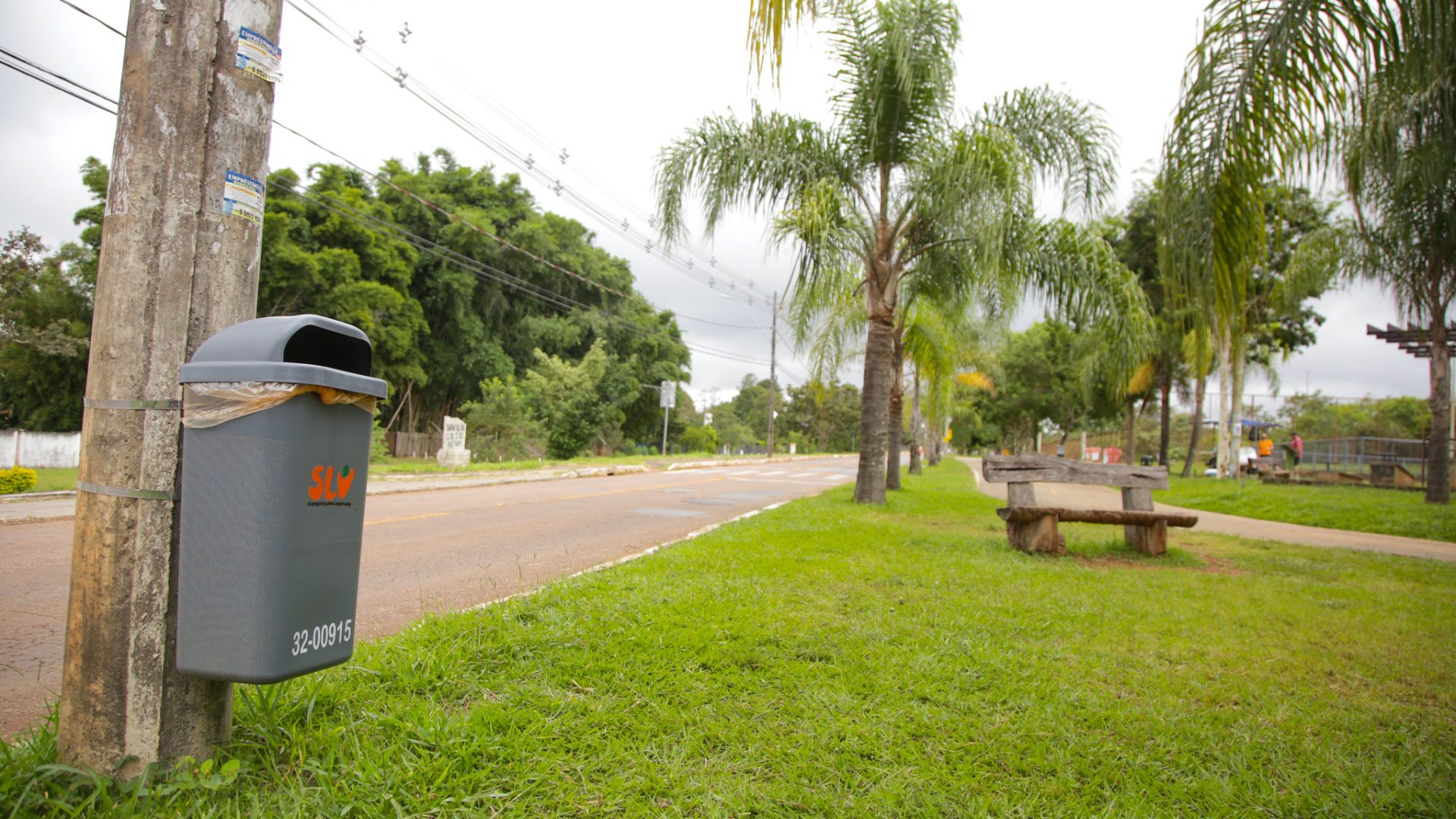 GDF já instalou mais de 26 mil lixeiras desde 2020; vandalismo compromete parte do serviço