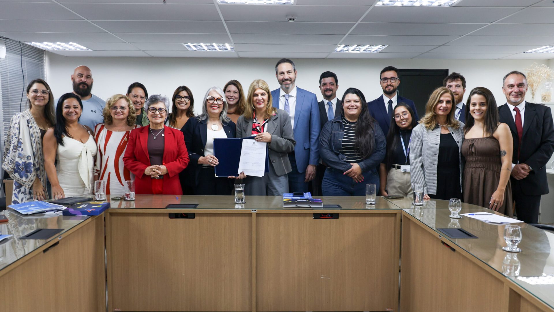 GDF e Senado firmam acordo para capacitar professores em educação cidadã