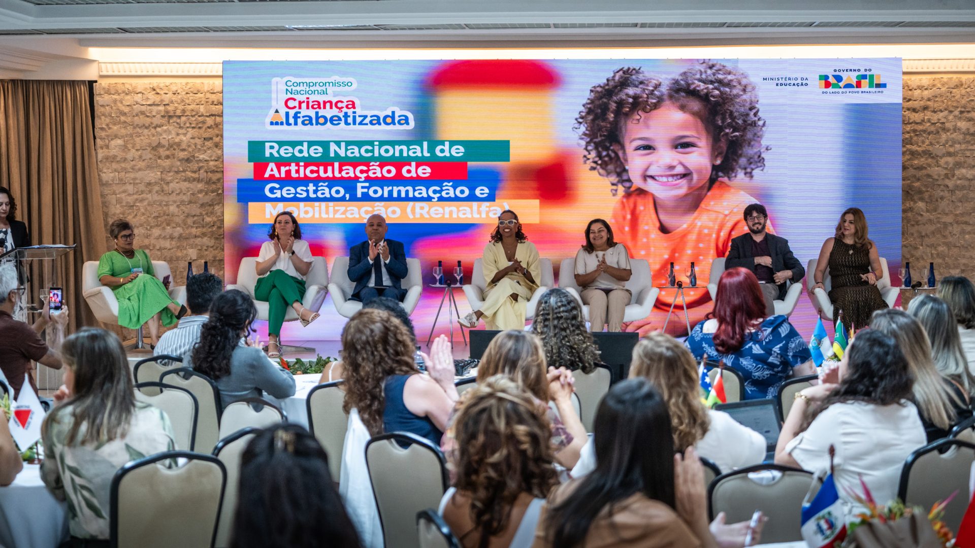 Evento debate estratégias de alfabetização