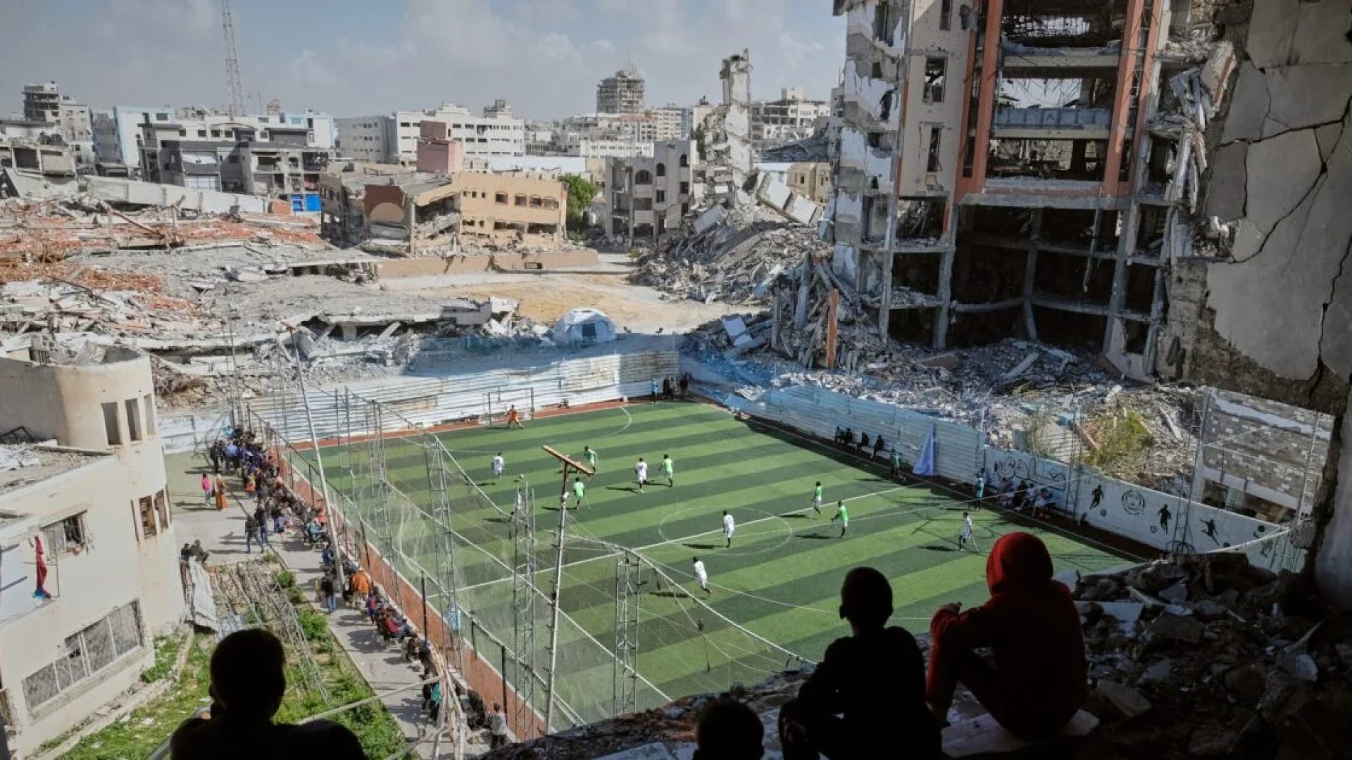 Futebol renasce entre escombros e ruínas na Faixa de Gaza