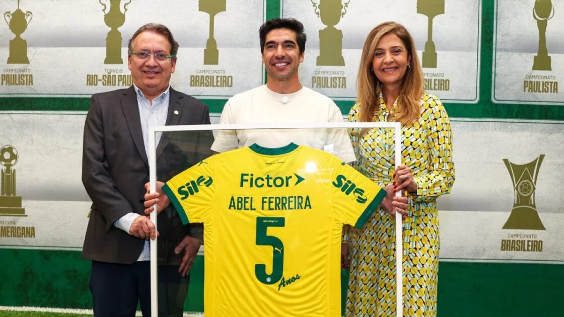 Abel é homenageado pelos 5 anos no Palmeiras e se declara a Leila: ‘Estima grande’