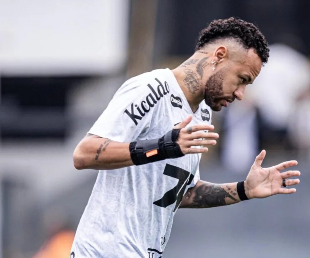 Neymar tem presença incerta em clássico com o Palmeiras no sintético do Allianz