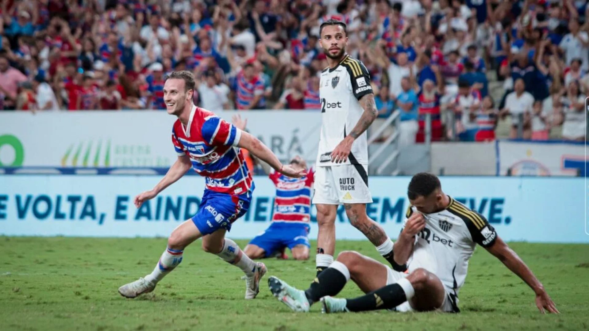 Fortaleza supera Atlético-MG e ganha fôlego na luta contra o rebaixamento