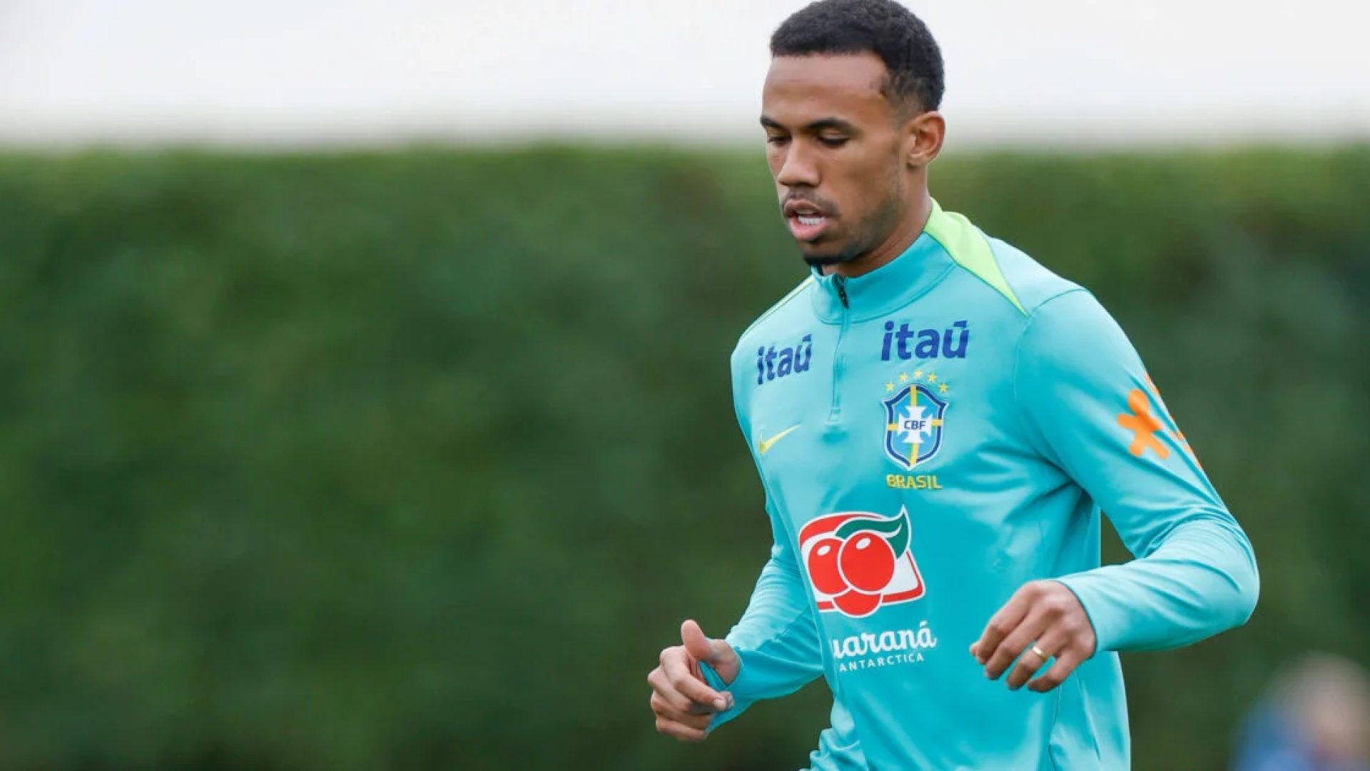 Gabriel Magalhães sente dores no joelho e é desconvocado da Seleção Brasileira