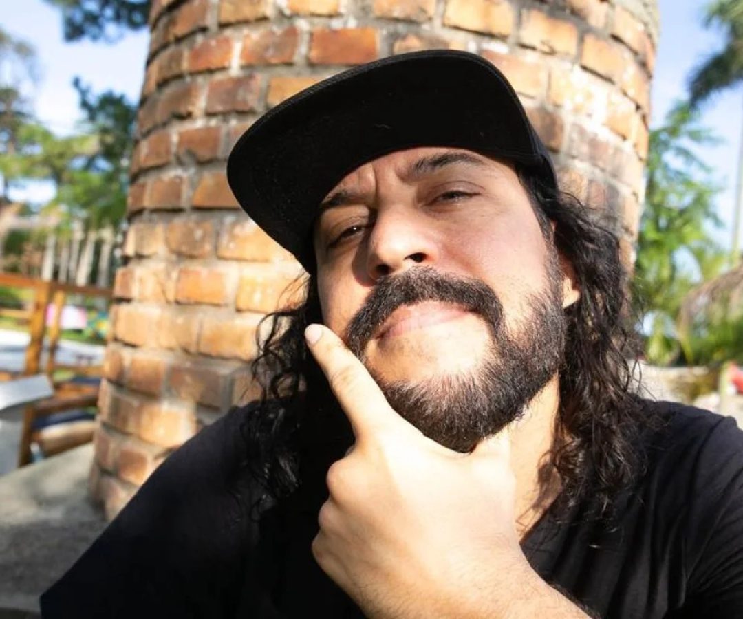 Gabriel, o Pensador: “é uma honra quando professorem usam minha música em sala de aula”