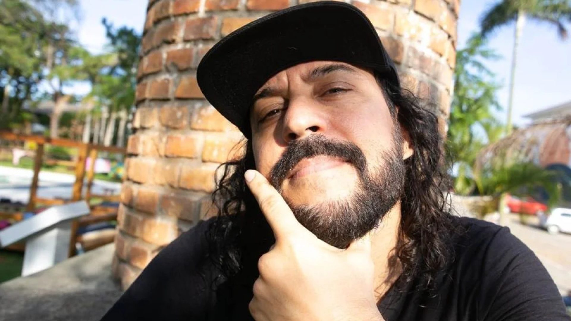 Gabriel, o Pensador: “é uma honra quando professorem usam minha música em sala de aula”