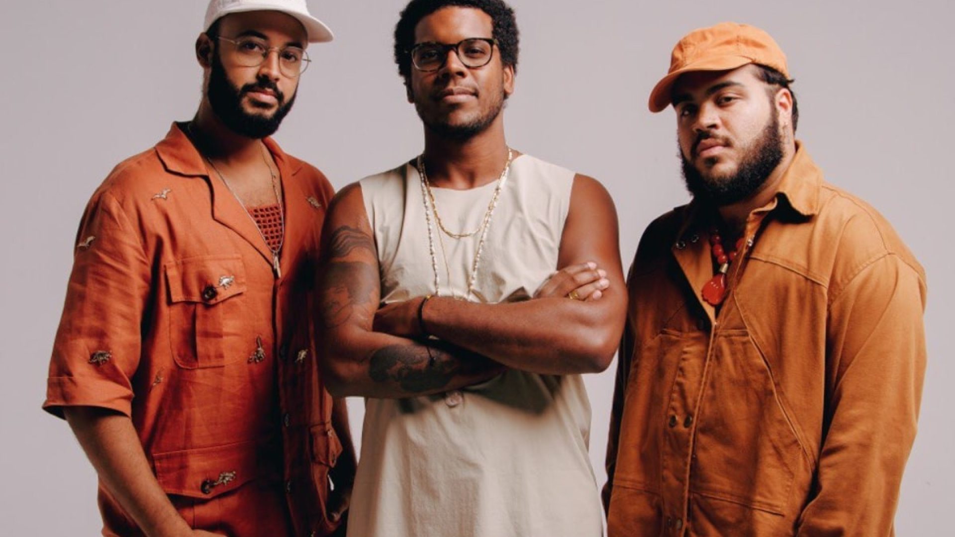 Gilsons trazem nova turnê a Brasília com show que marca fase de amadurecimento do trio