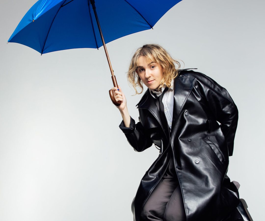 Cantora Hellen celebra nova fase da carreira em show apaixonante