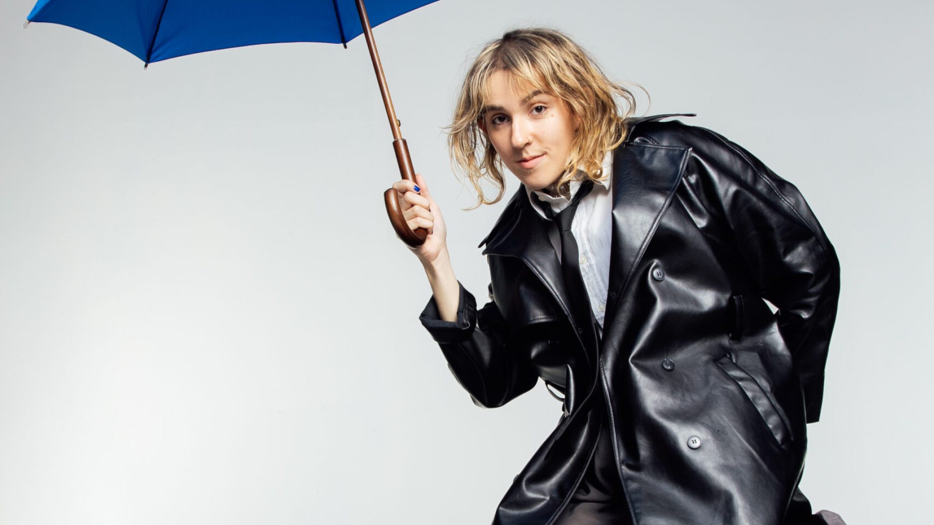 Cantora Hellen celebra nova fase da carreira em show apaixonante