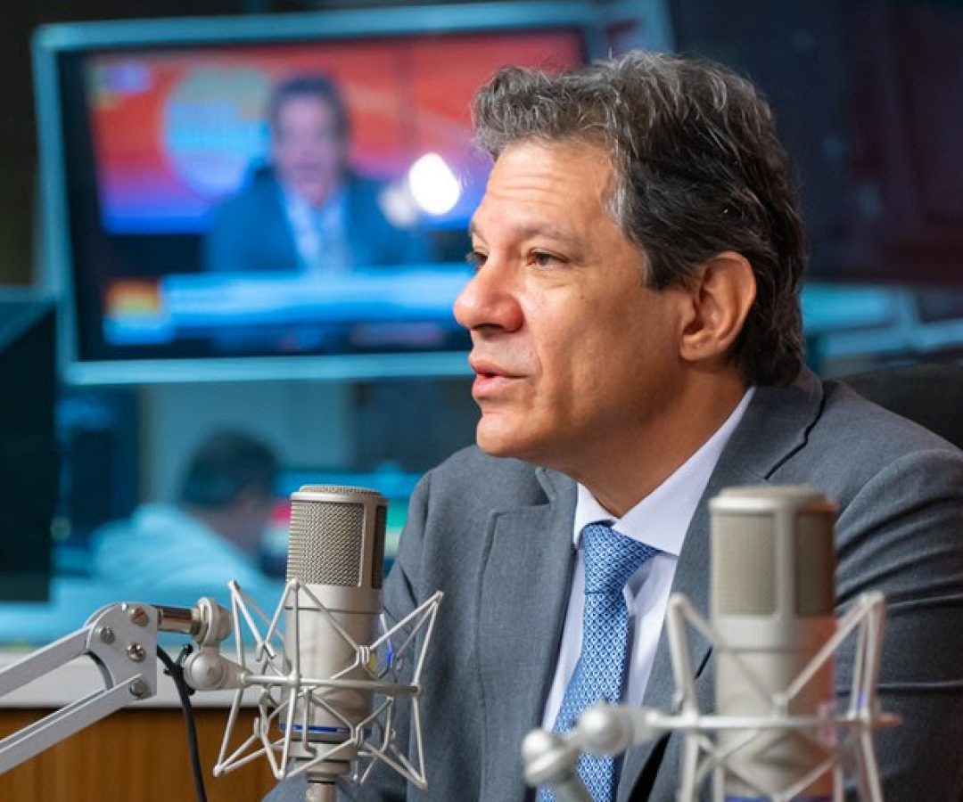 Tarifaço prejudicou mais que beneficiou população dos EUA, diz Haddad
