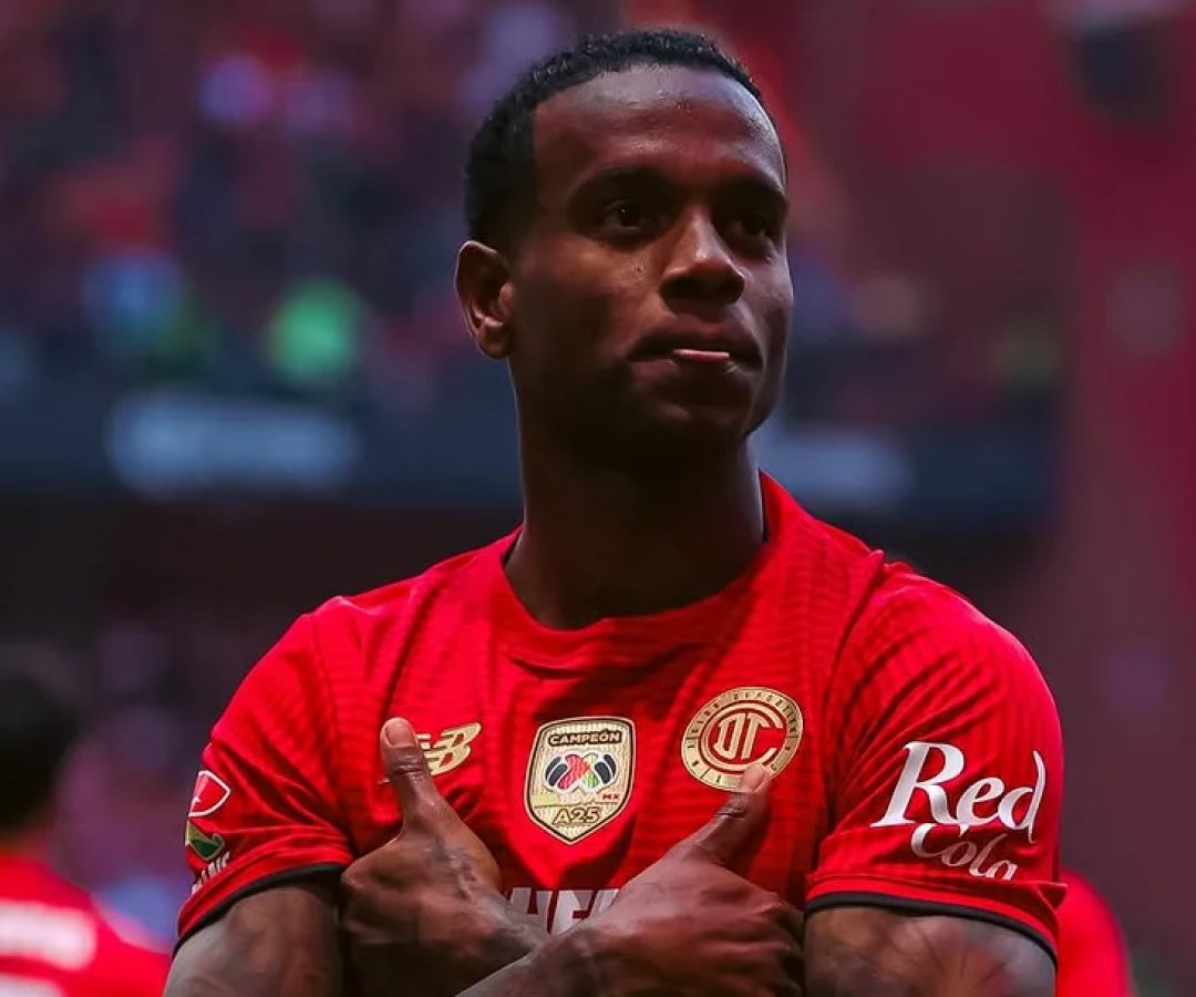 Toluca-MEX denuncia racismo contra o atacante brasileiro Helinho