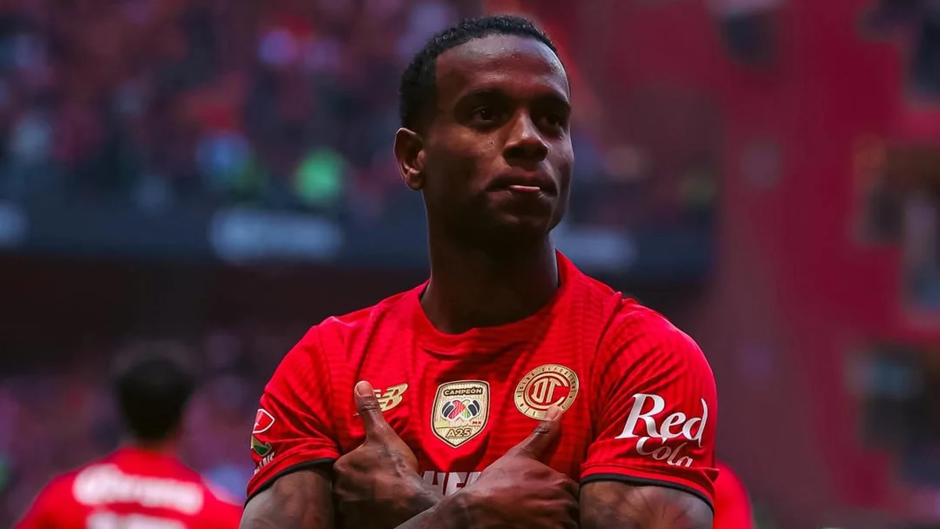 Toluca-MEX denuncia racismo contra o atacante brasileiro Helinho