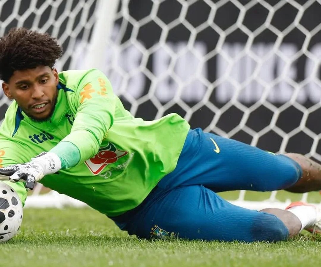 Hugo Souza, do Corinthians, é convocado por Ancelotti; Alisson é cortado da lista
