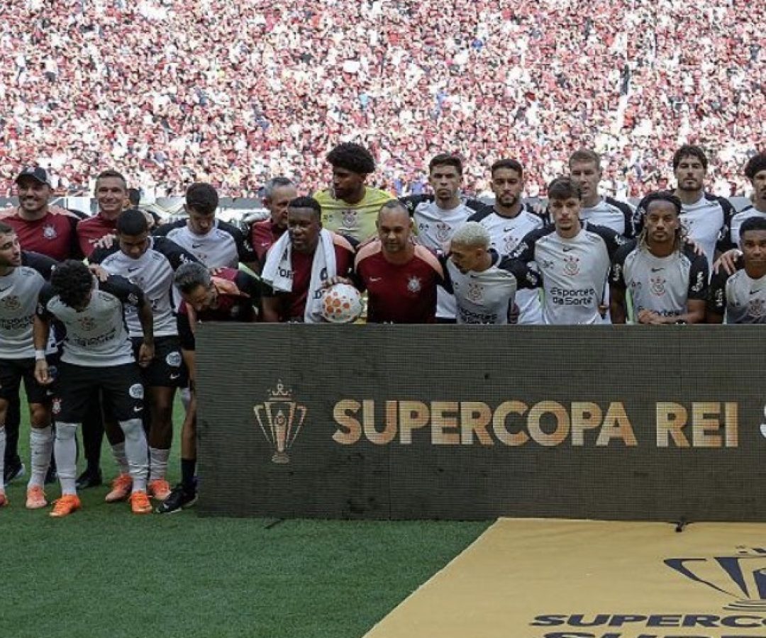 Quando o Corinthians joga em dois continentes, a Fiel Torcida vence em todos