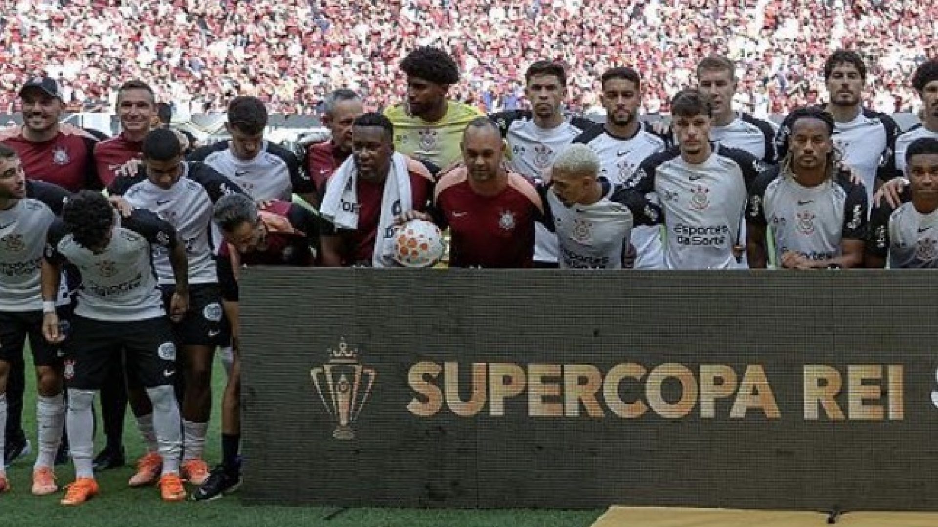 Quando o Corinthians joga em dois continentes, a Fiel Torcida vence em todos