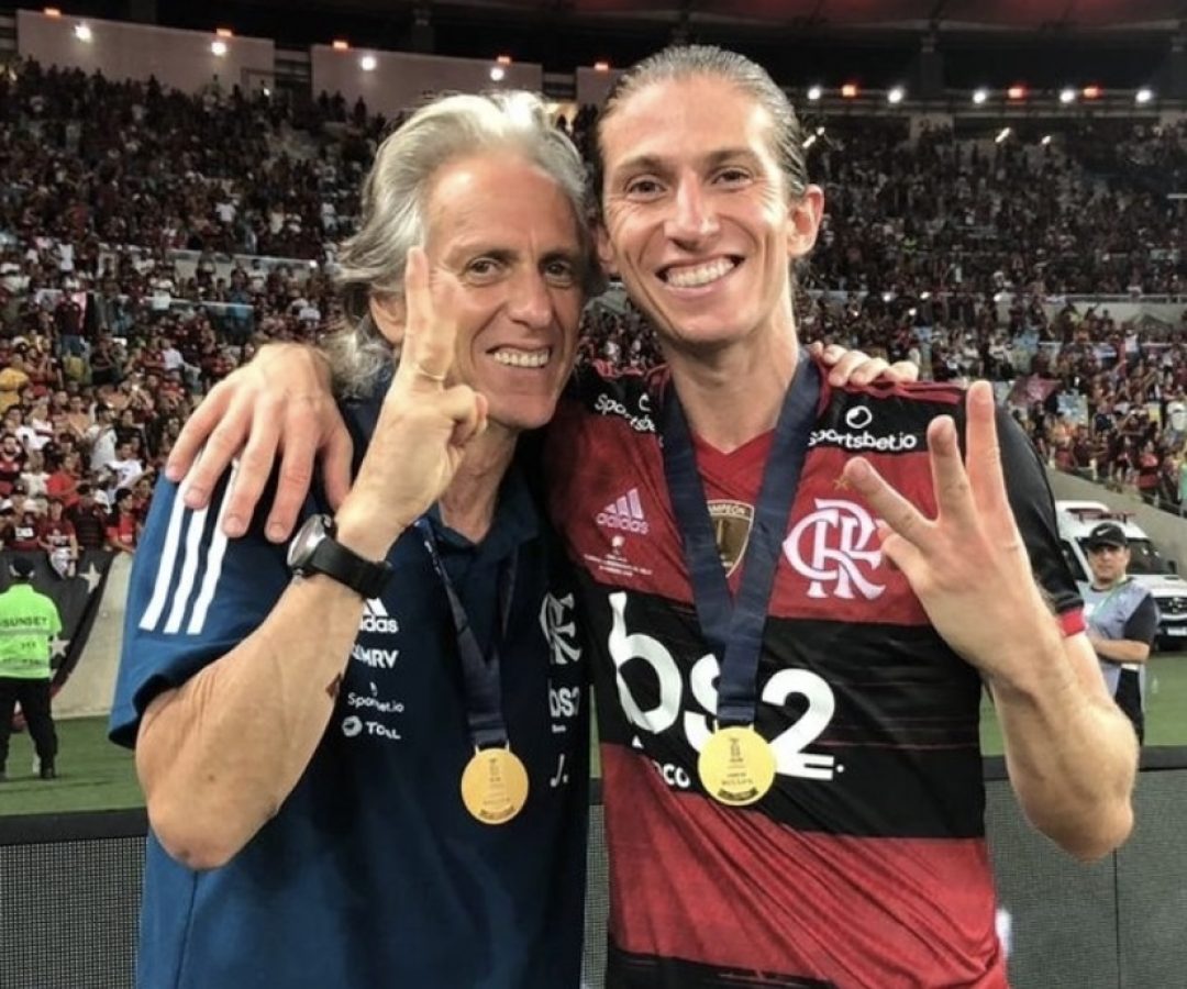 Impressão minha, ou Jorge Jesus está “se rasgando” de inveja de Filipe Luiz?