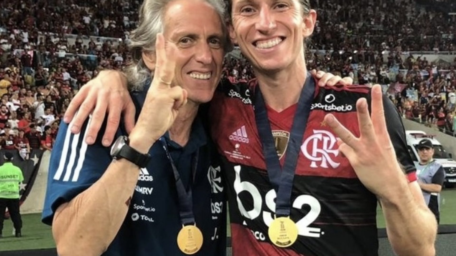 Impressão minha, ou Jorge Jesus está “se rasgando” de inveja de Filipe Luiz?