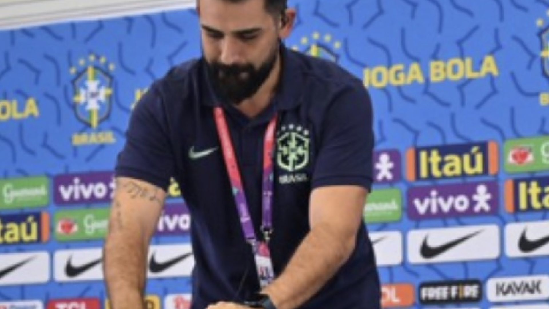 Na busca por culpados pelo vexame da Seleção, redes sociais resgatam a “Maldição do Gato” de 2022