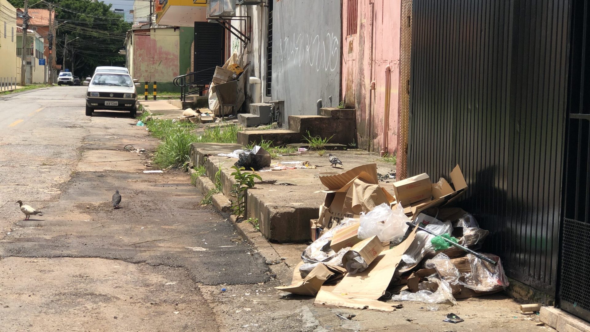 Moradores cobram sinalização e limpeza em rua no Setor Leste do Gama