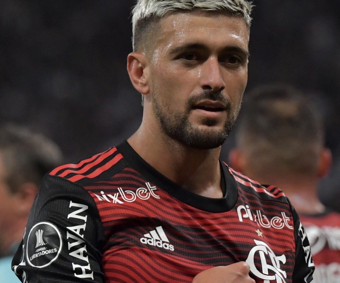 Brasileirão volta, líderes confirmam força e Arrascaeta expõe um contraste inevitável com Neymar