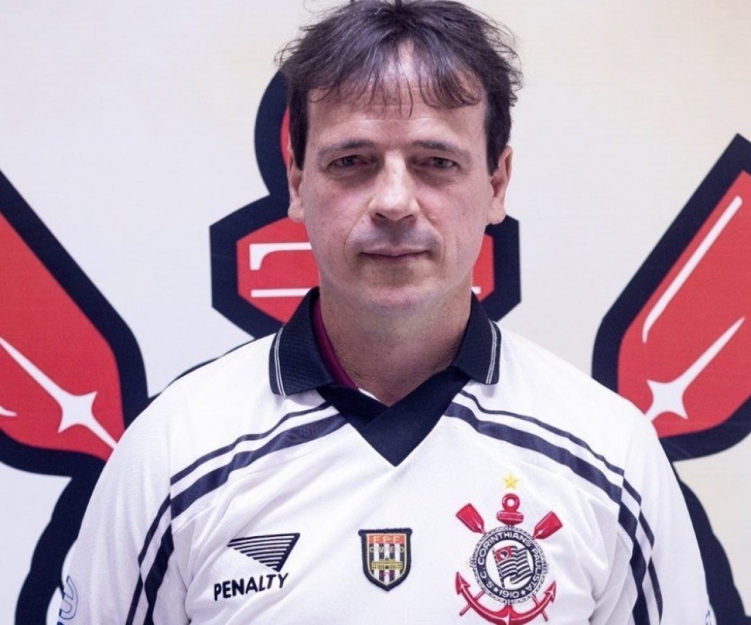 O Corinthians pagou o preço de trocar Dorival por Fernando Diniz