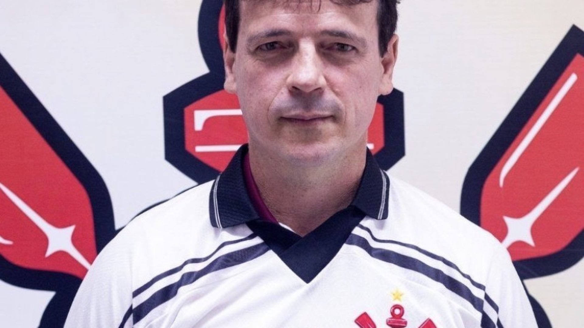 O Corinthians pagou o preço de trocar Dorival por Fernando Diniz
