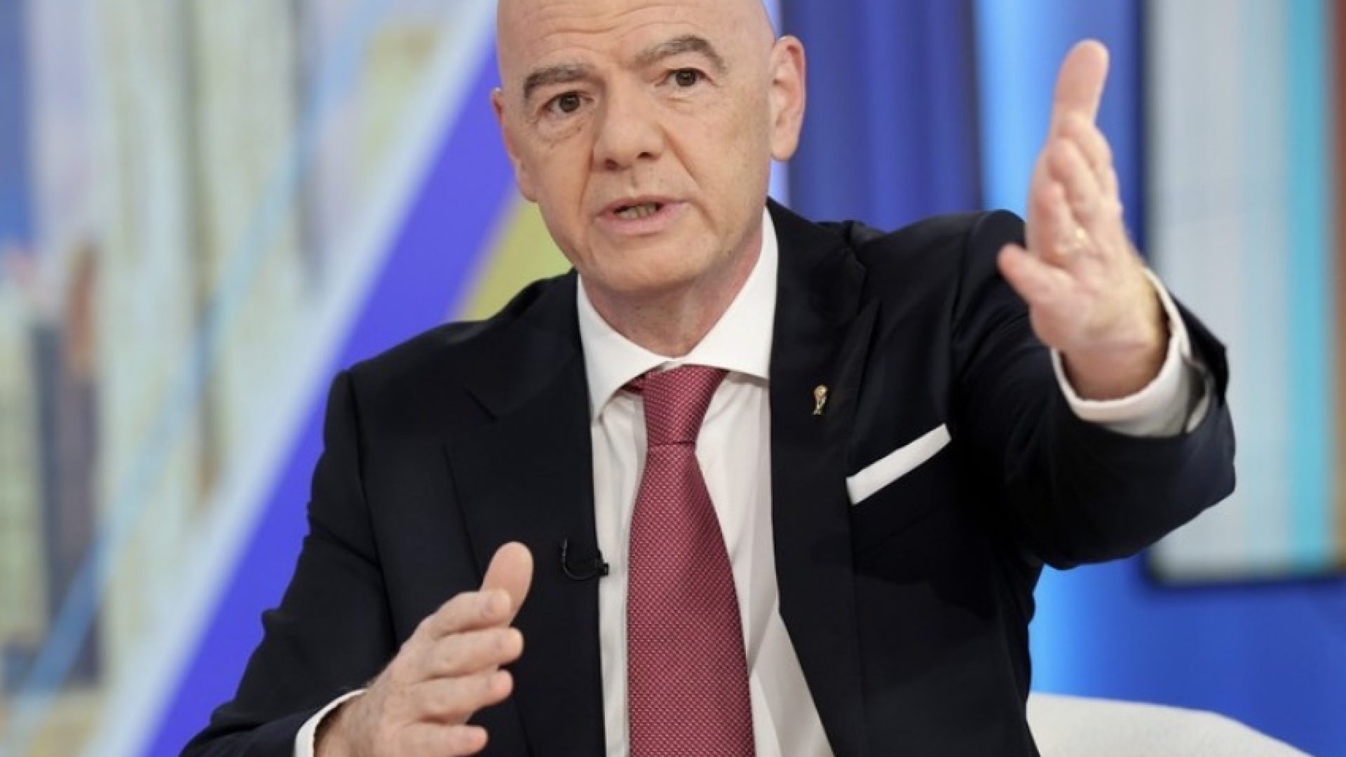 A revolta no topo da FIFA: três confederações se unem contra Infantino e expõem o silêncio da Conmebol