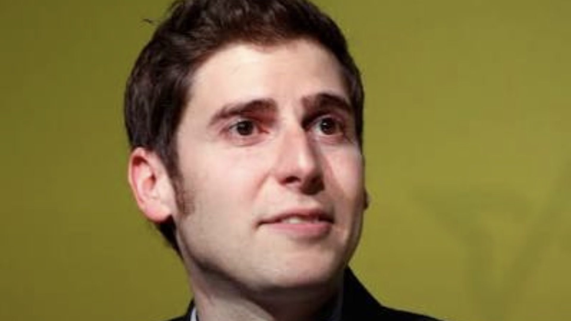 Brasileiro Eduardo Saverin, cofundador do Facebook, torna-se um dos donos do Liverpool