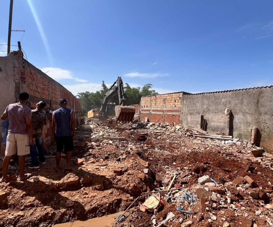 Obras de drenagem no Sol Nascente permitem realocação de família que vivia em área de risco