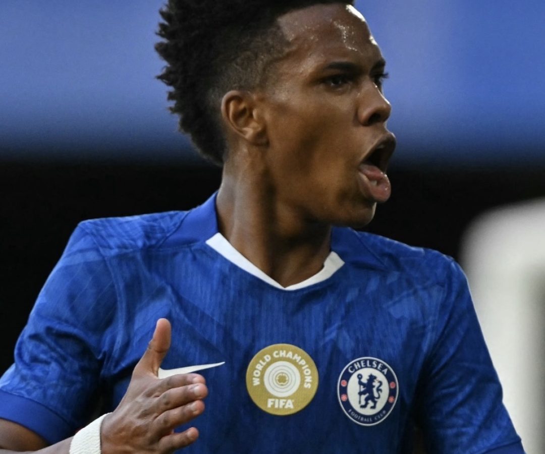 Em poucos meses, a supervalorização do garoto Estevão causa espanto na Inglaterra