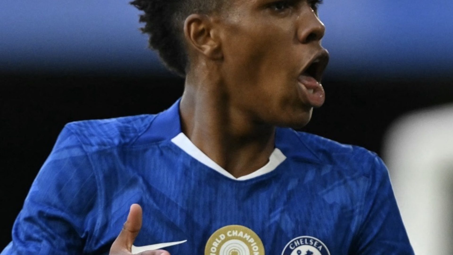 Em poucos meses, a supervalorização do garoto Estevão causa espanto na Inglaterra