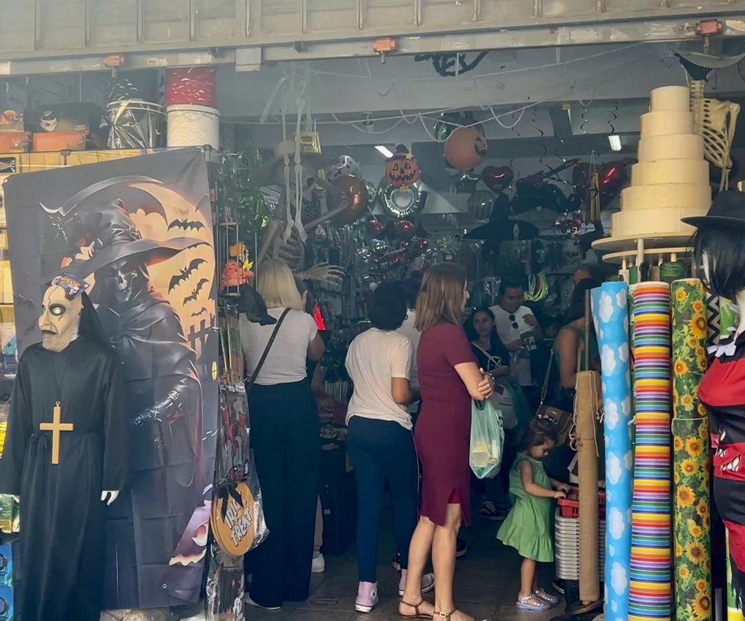 Halloween impulsiona o comércio e aquece vendas de fantasias no DF
