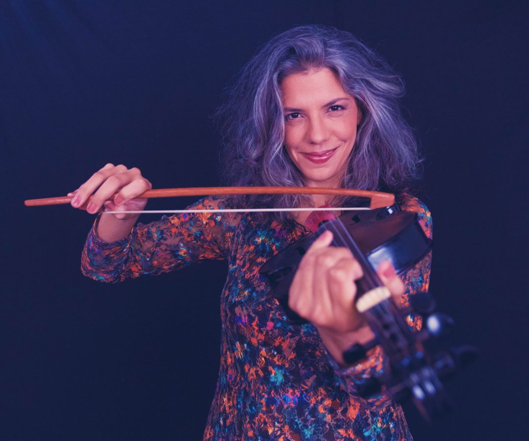 Maísa Arantes celebra 20 anos de carreira com álbum autoral inspirado no forró pé-de-serra