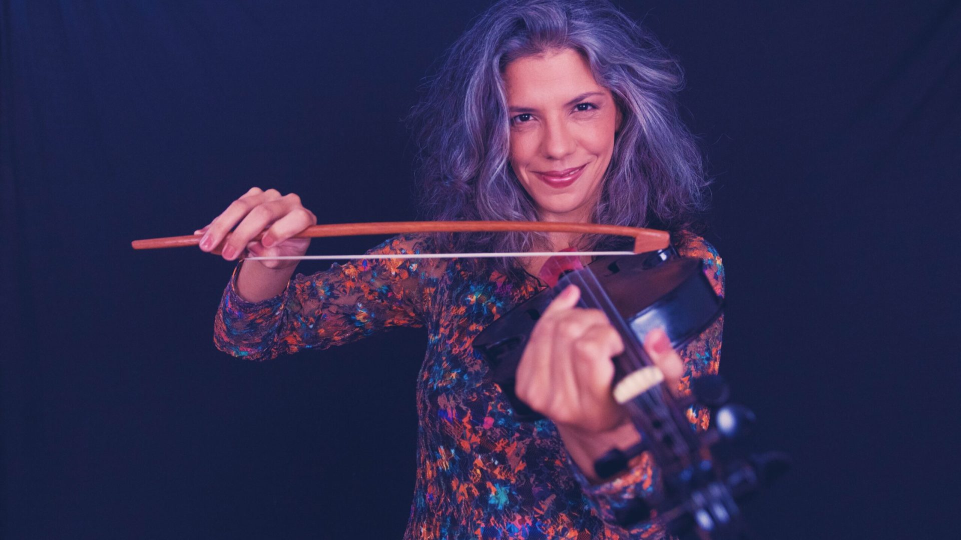 Maísa Arantes celebra 20 anos de carreira com álbum autoral inspirado no forró pé-de-serra
