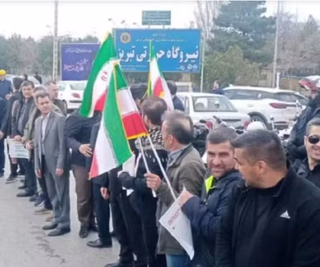 Iranianos-fazem-correntes-humanas.avif.avif