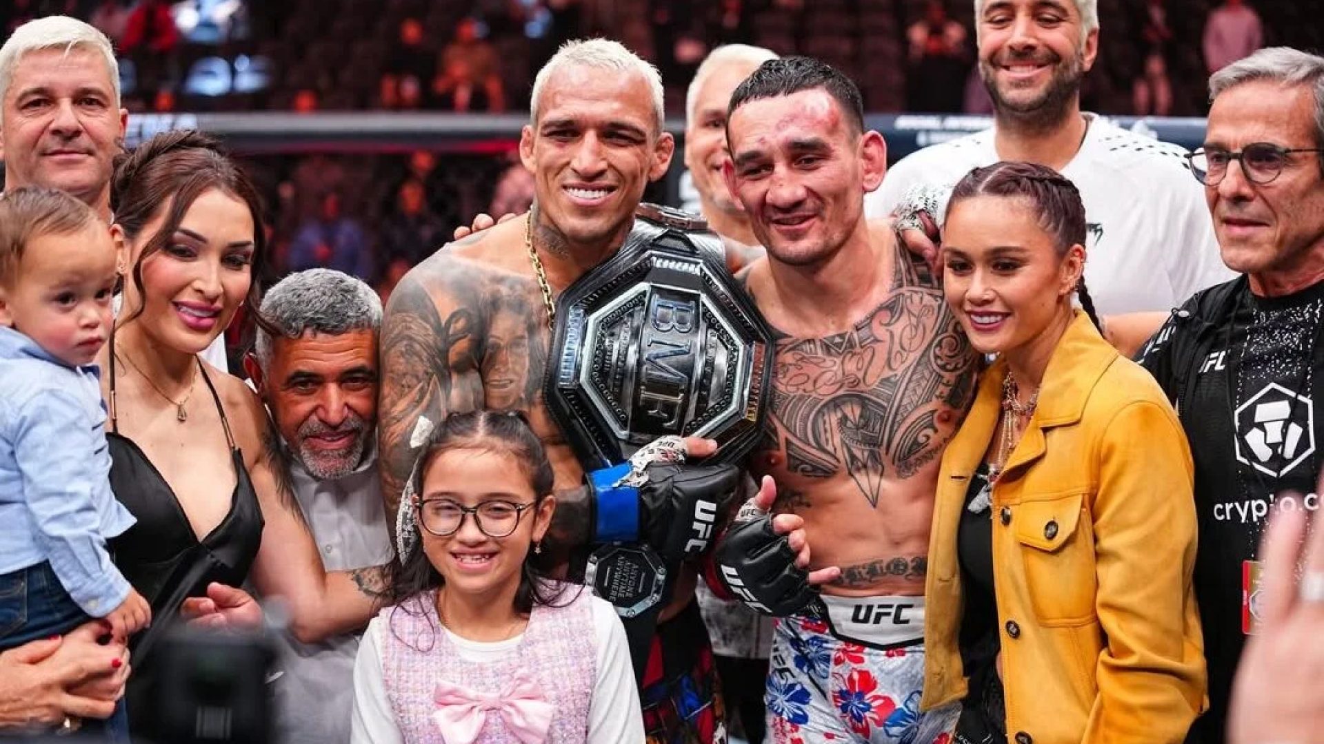 UFC 326: Charles do Bronx vence por decisão unânime e é o novo campeão dos peso leve