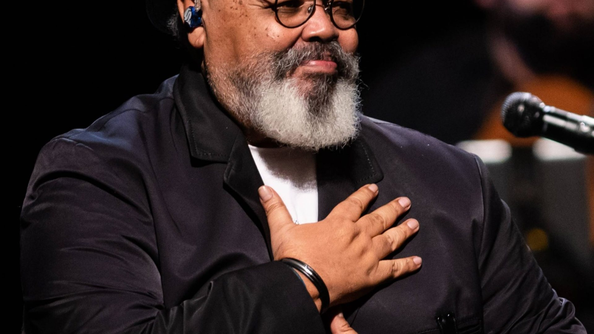 Jorge Aragão, em turnê com Zeca e Alcione, diz que nunca fizeram música por sucesso