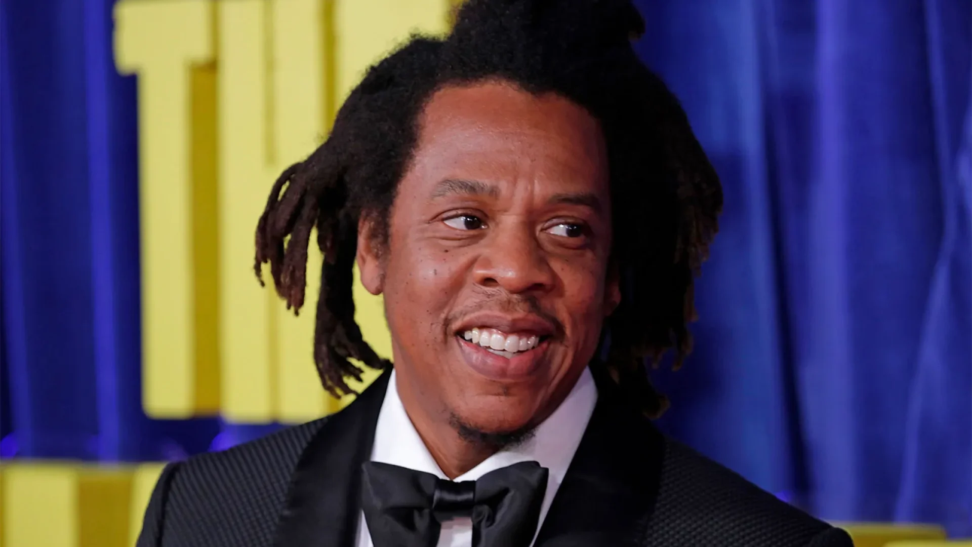 Jay-Z faz Rihanna subir ao palco em show, e artista brinca: ‘Estou meio enferrujada’
